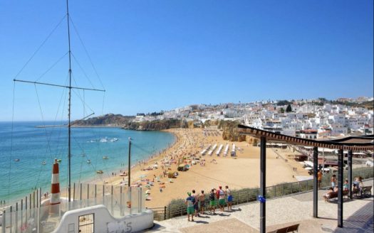 Location Algarve : Maison avec Piscine les pieds dans l’eau!