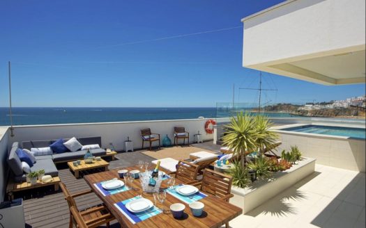 Location Algarve : Maison avec Piscine les pieds dans l’eau!