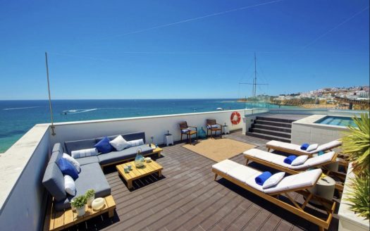 Location Algarve : Maison avec Piscine les pieds dans l’eau!