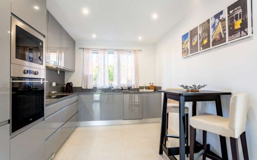 Location au Sud de Lisbonne, Maison contemporaine lumineuse à 5 min de la plage et avec Piscine privé